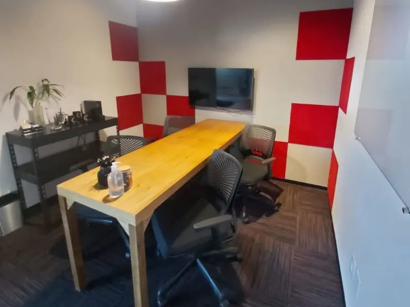 Sala Red — Fazenda Santa Cândida, Campinas/SP
