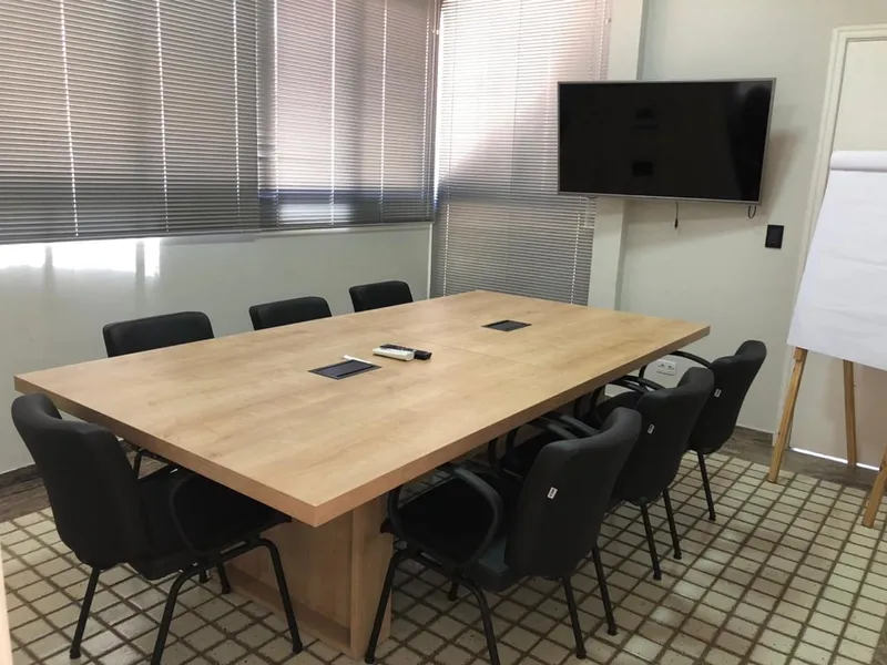 Sala de reunião 8 pos — Bela Suíça, Londrina/PR