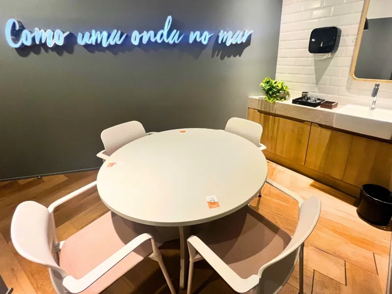 Sala de Reunião Como Uma Onda — Alphaville Industrial, Barueri/SP
