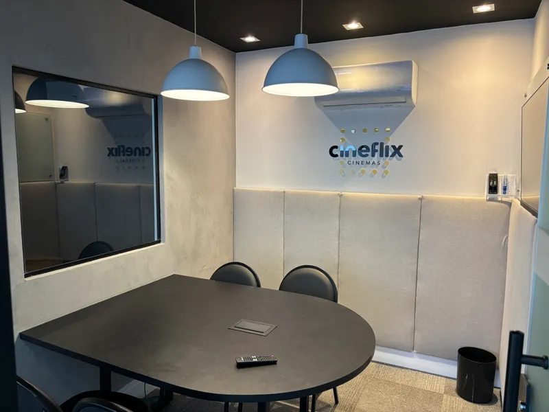 Sala de atendimento (Cineflix) - RI — Zona 07, Maringá/PR