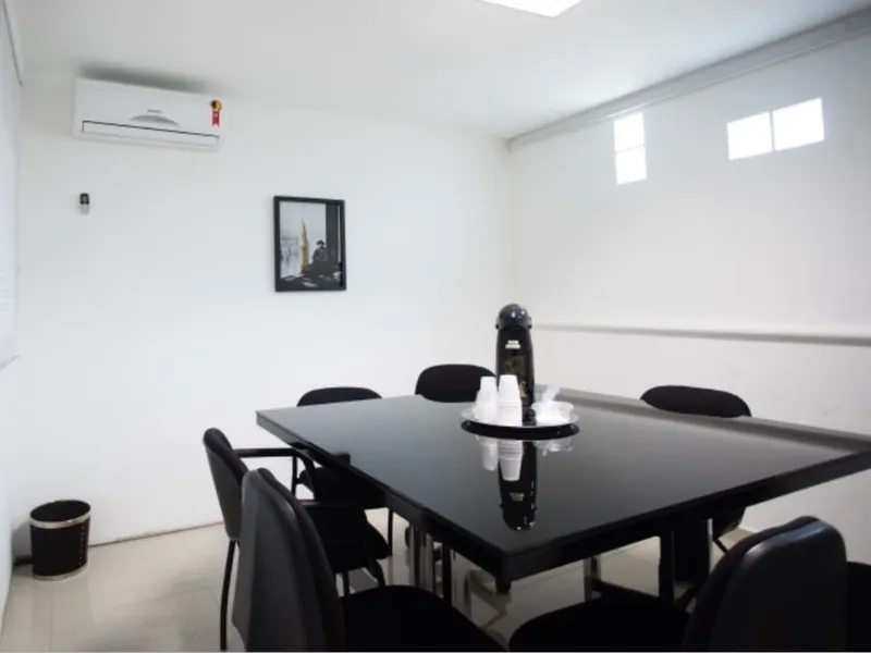 Sala de Reunião 2 — Hugo Lange, Curitiba/PR