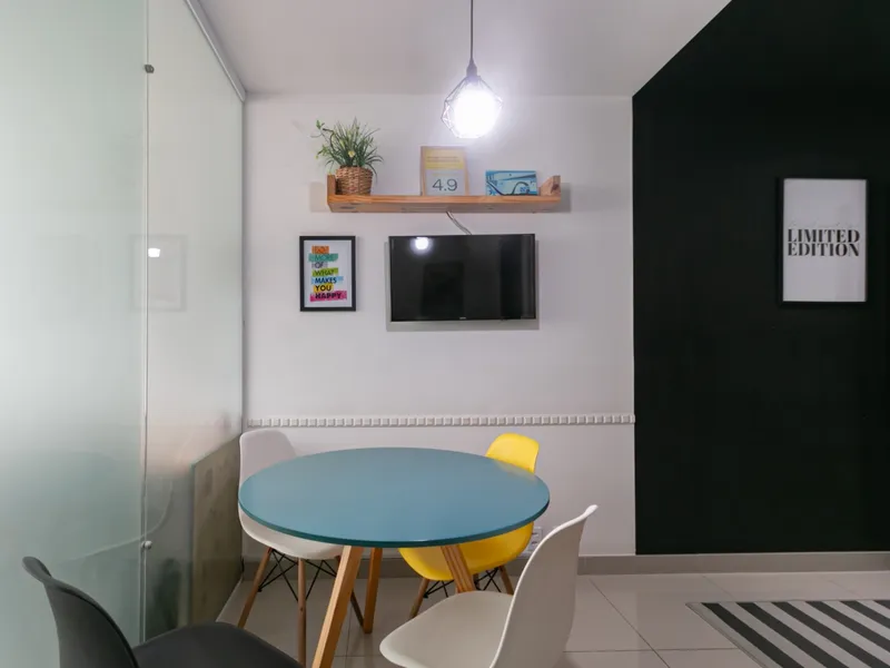 Mesa de Reunião Casual — Centro, Niterói/RJ