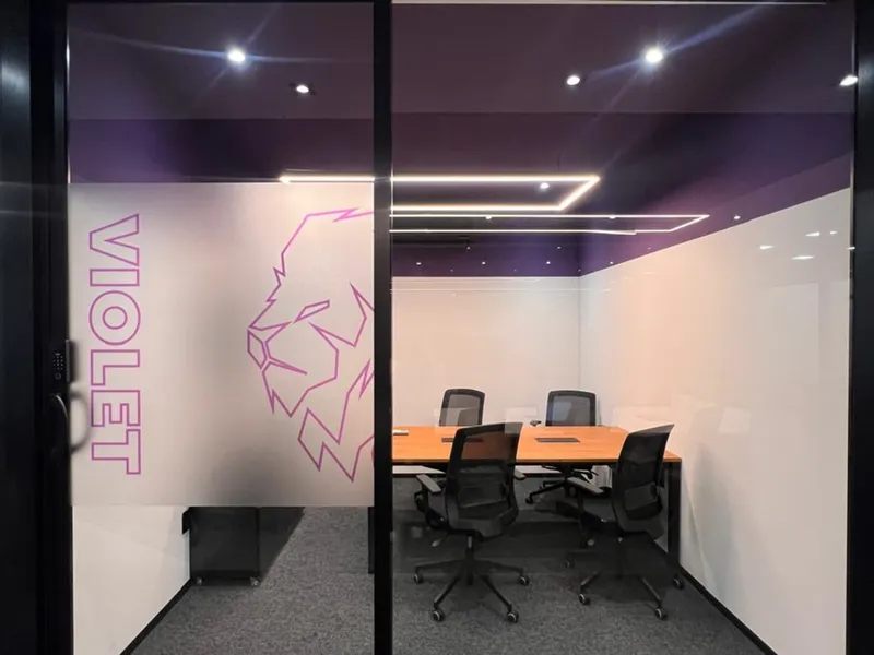Sala Violet — Fazenda Santa Cândida, Campinas/SP