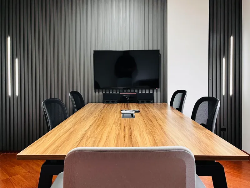 Sala de Reunião 05-RI — Hugo Lange, Curitiba/PR