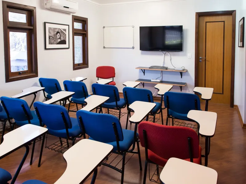 Sala de Reunião 17 - Treinam.-RI — Hugo Lange, Curitiba/PR